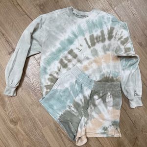 Abercrombie tie dye set. Sweatshirt and sweat shorts.
